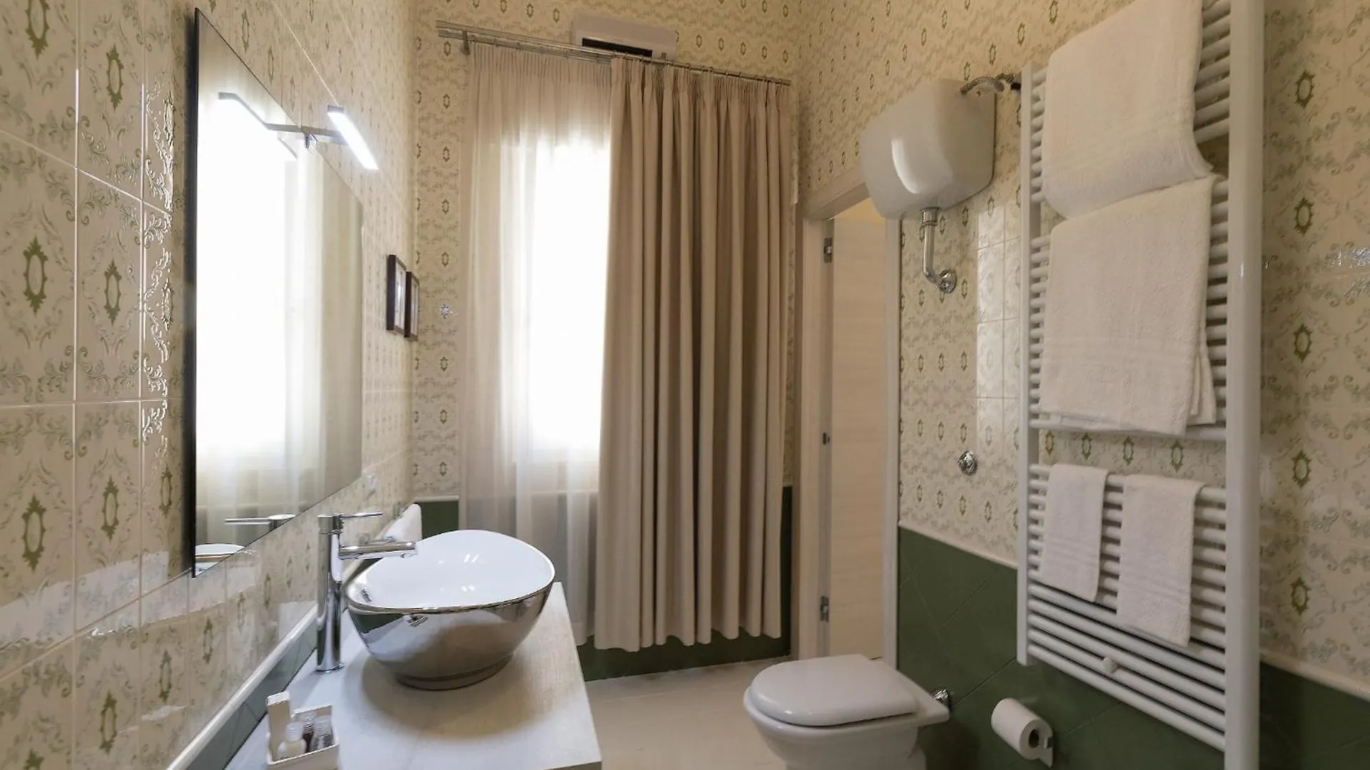 Felice Sud Bed & Breakfast Lecce 2*,  Italy